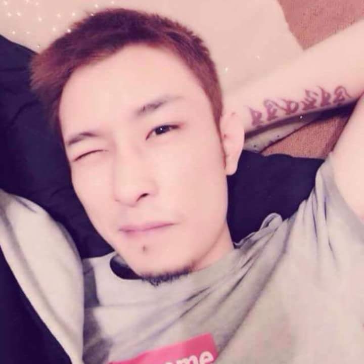 难得拥抱的第一张照片--昆明相亲服务中心