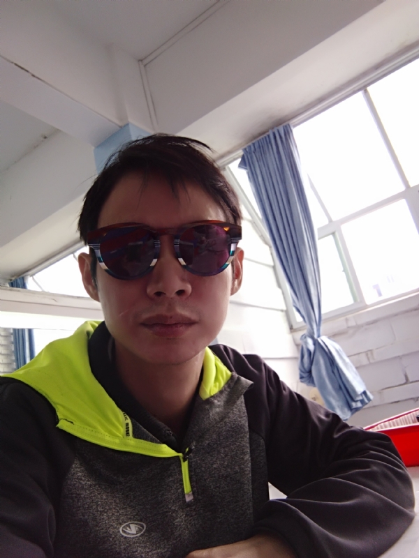 五华移民男的第一张照片--昆明相亲服务中心