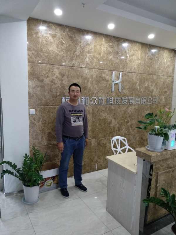 雨中的伞的第一张照片--昆明相亲服务中心