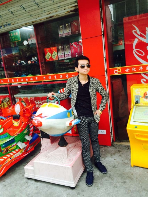 阳光帅气男嘉宾的第一张照片--昆明相亲服务中心