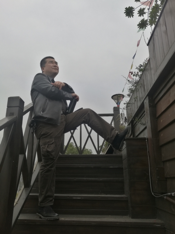 孤单背影的第一张照片--昆明相亲服务中心