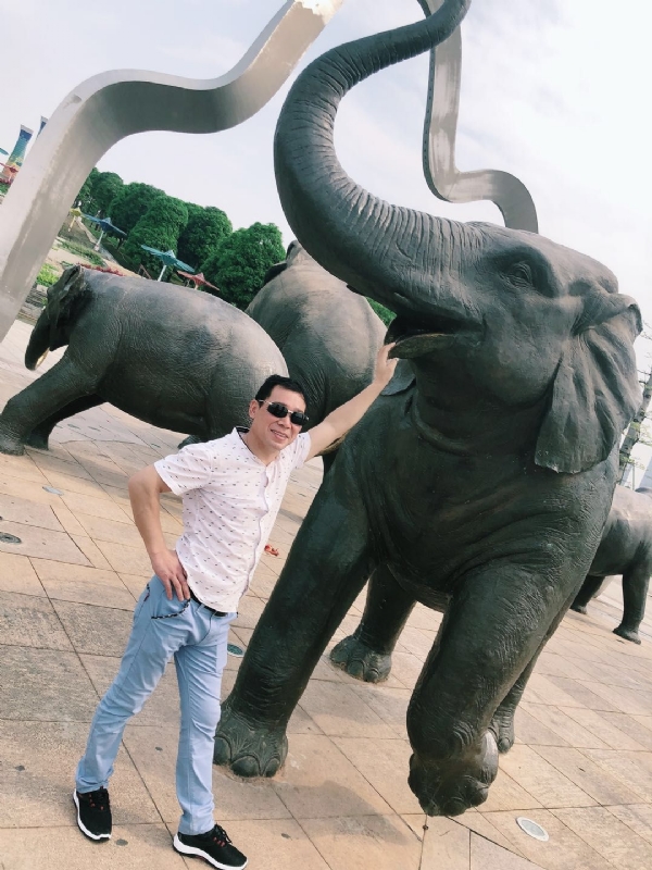 朝望大海的第三张照片--昆明相亲服务中心