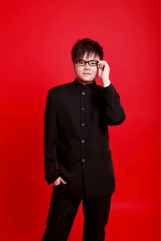 站在远处看童年的第一张照片--昆明相亲服务中心