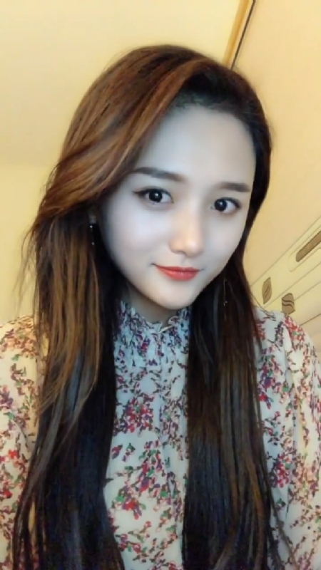 淡然一笑的第一张照片--昆明相亲服务中心