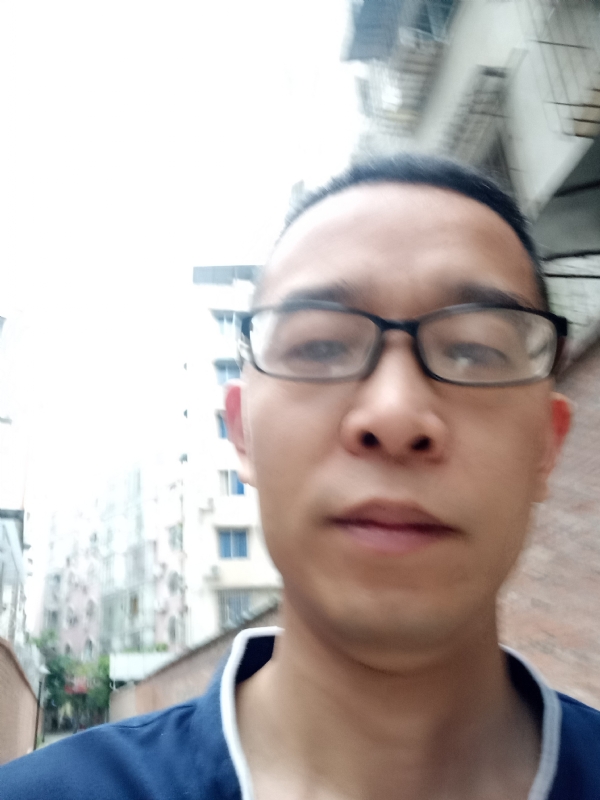 眼镜的第一张照片--昆明相亲服务中心