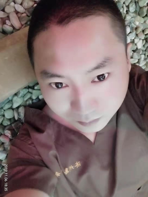 红枫叶的第一张照片--昆明相亲服务中心