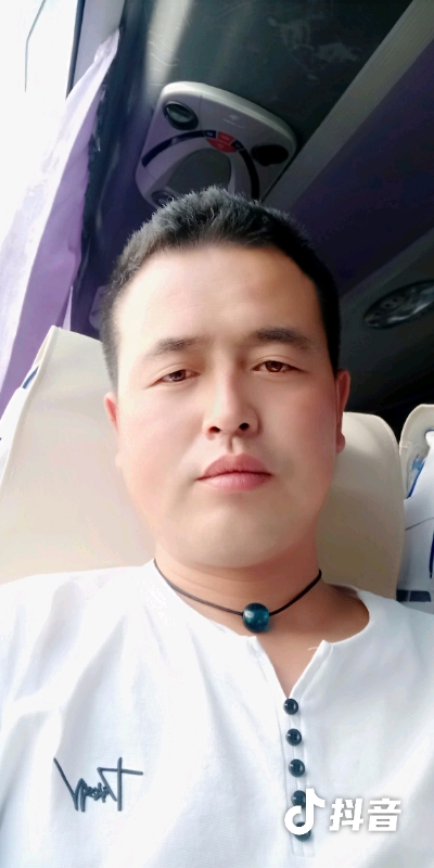 瞬间被爱上的第一张照片--昆明相亲服务中心