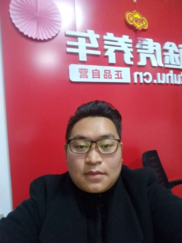 向上倾斜45度的第一张照片--昆明相亲服务中心