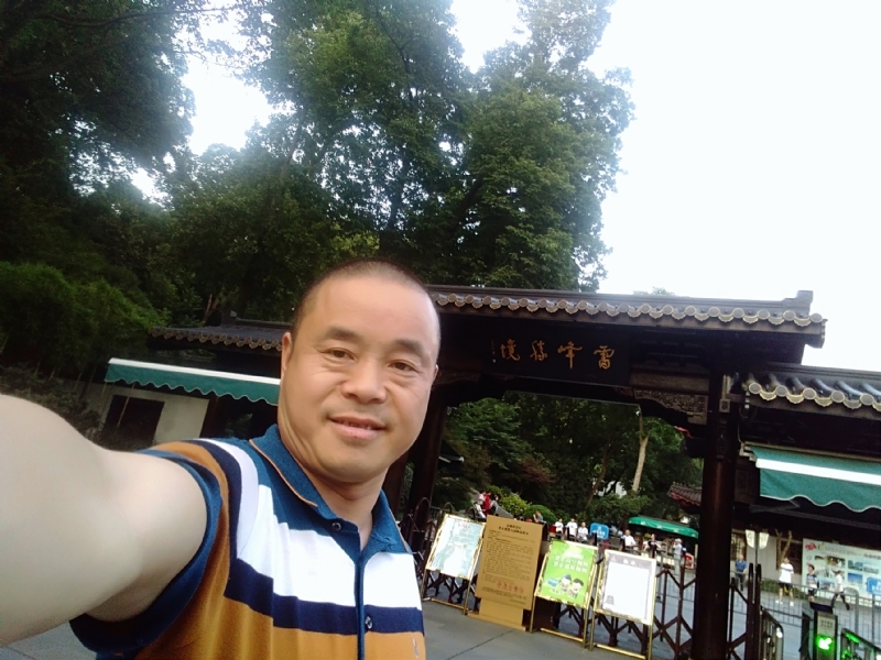 夏雨晨紫的第一张照片--昆明相亲服务中心