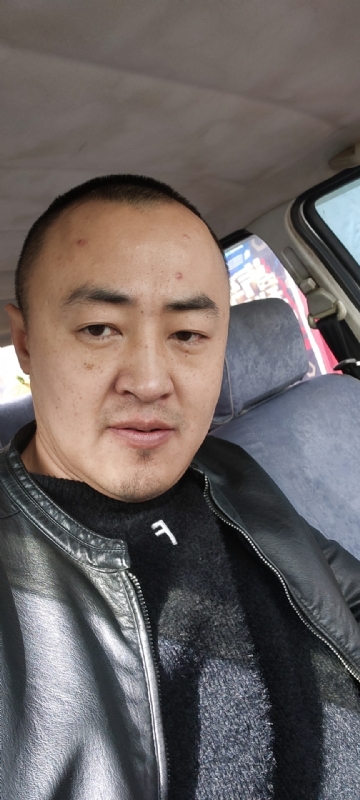 精神九哥的第一张照片--昆明相亲服务中心