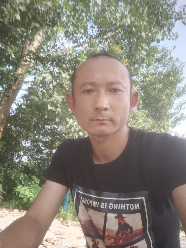 80大叔的第二张照片--昆明相亲服务中心