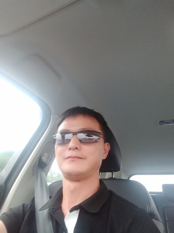 孤独的男人的第二张照片--昆明相亲服务中心