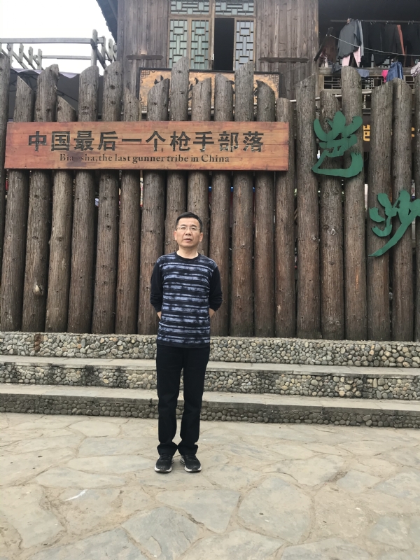 屯里的富豪的第一张照片--昆明相亲服务中心