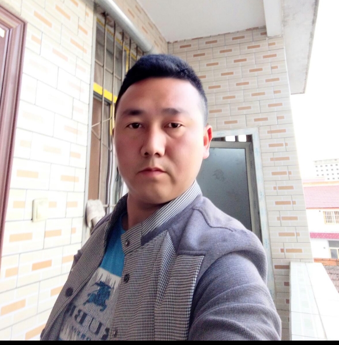 帅帅的大叔的第一张照片--昆明相亲服务中心