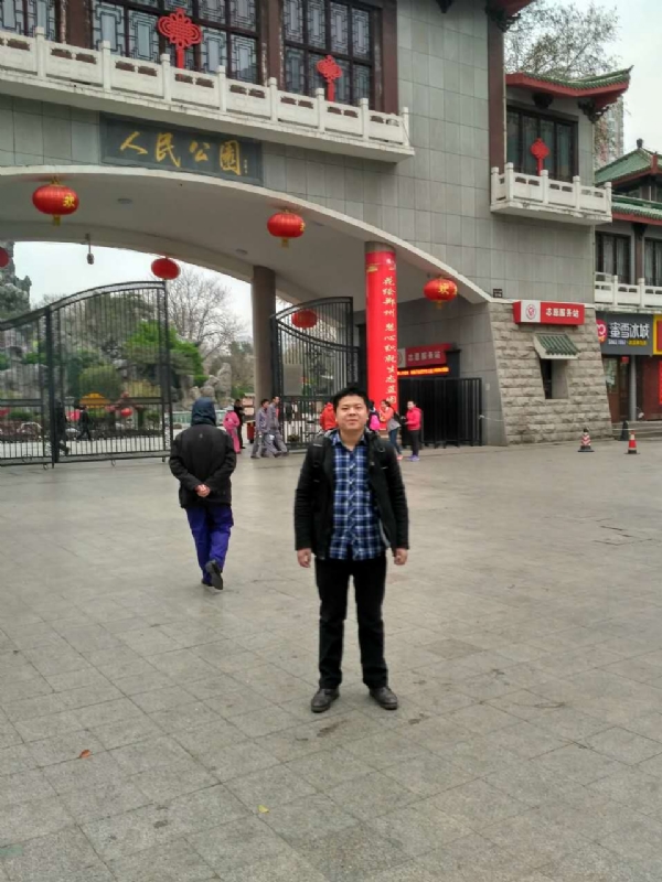 在奋斗的第一张照片--昆明相亲服务中心