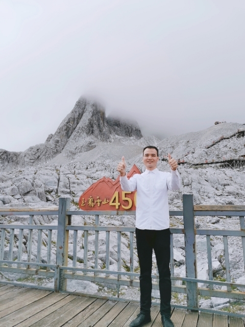 灰太狼的第一张照片--昆明相亲服务中心