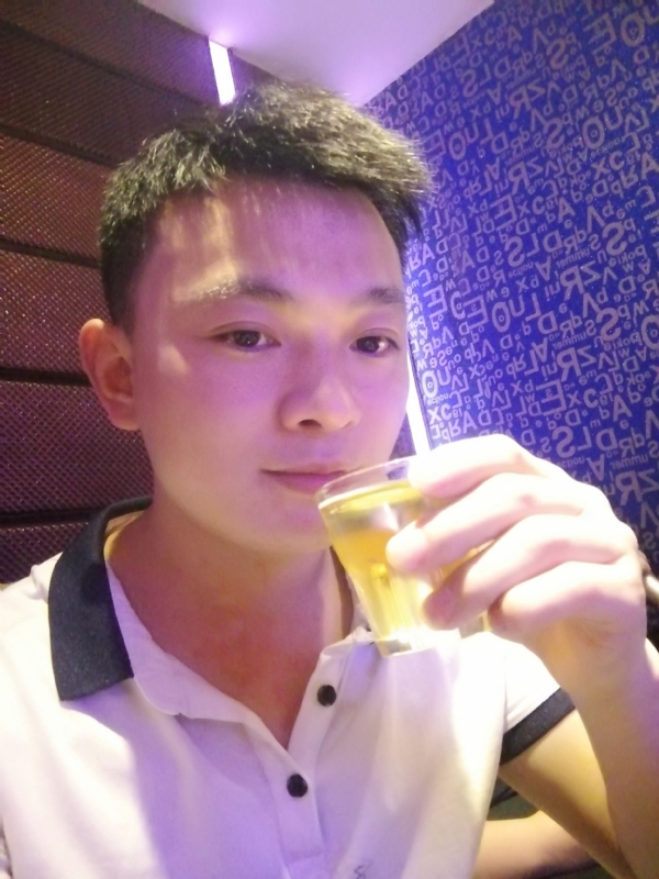 幸福的拥抱的第一张照片--昆明相亲服务中心