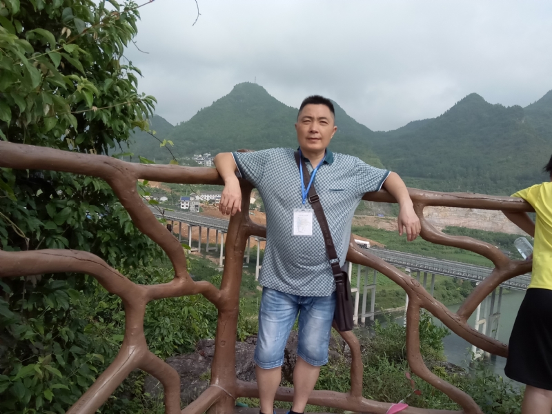 岁月无声的第一张照片--昆明相亲服务中心