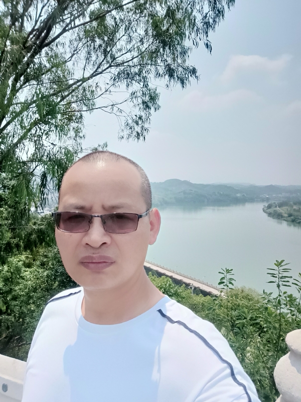 随缘随性的第一张照片--昆明相亲服务中心