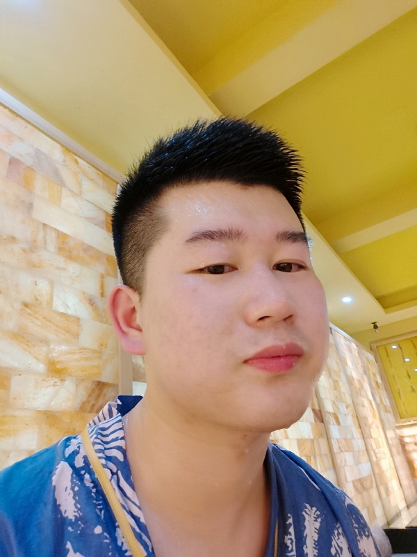 六月与阿十二的第一张照片--昆明相亲服务中心