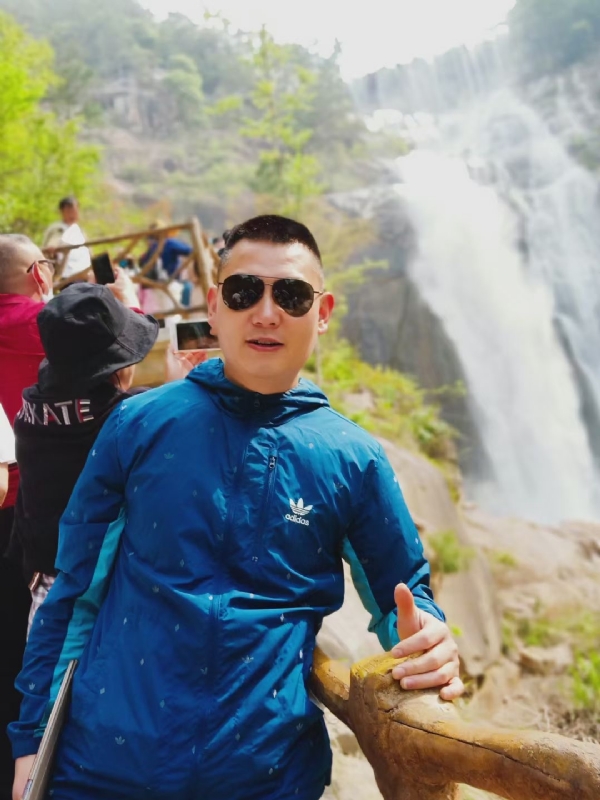 钟爱一生的第一张照片--昆明相亲服务中心