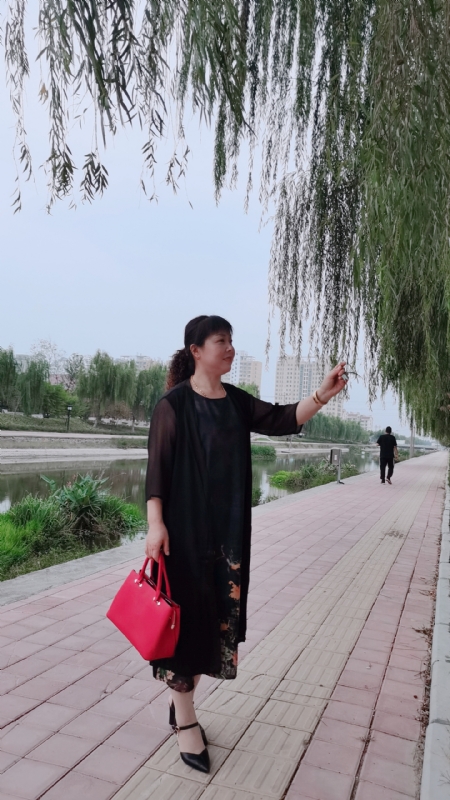 周本玲的第一张照片--昆明相亲服务中心