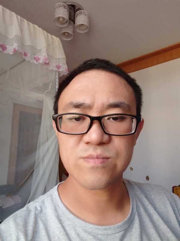 小涨常鸿的第一张照片--昆明相亲服务中心