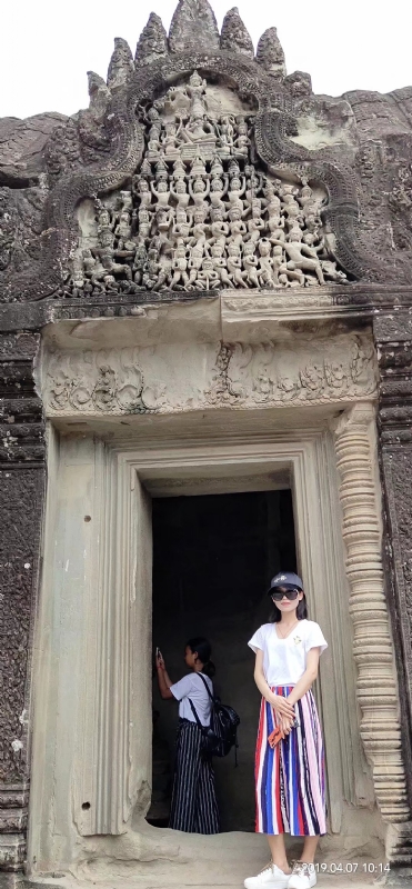 桃花与酒的第一张照片--昆明相亲服务中心