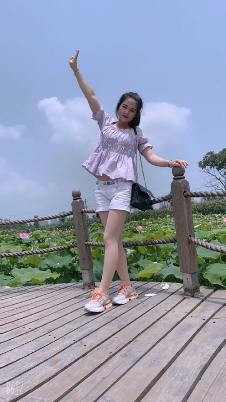 秋水伊人的第一张照片--昆明相亲服务中心