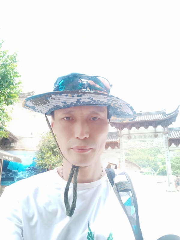 童群海的第一张照片--昆明相亲服务中心