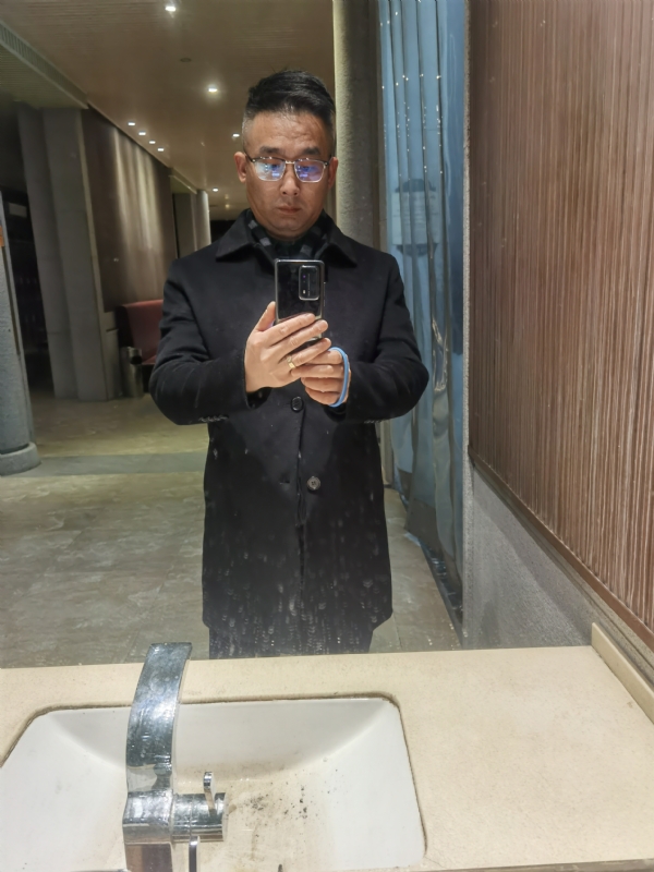 孤独尘埃的第一张照片--昆明相亲服务中心