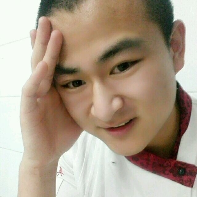 人潮拥挤的第一张照片--昆明相亲服务中心