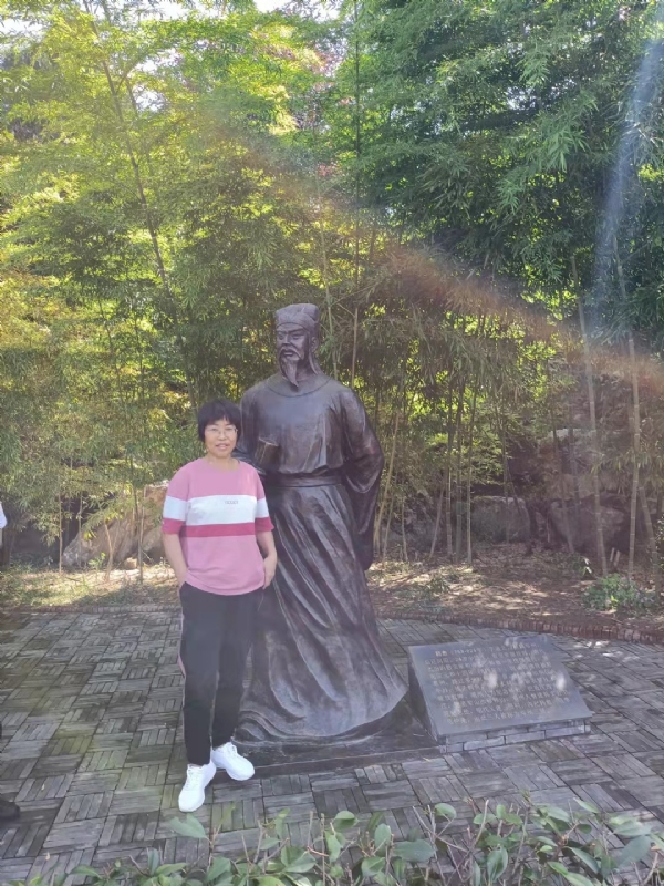 秋天的菊花的第一张照片--昆明相亲服务中心