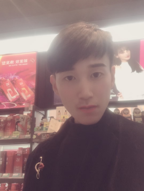 唯美的爱情故事的第一张照片--昆明相亲服务中心