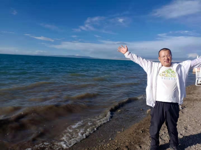 蜜蜂的第一张照片--昆明相亲服务中心