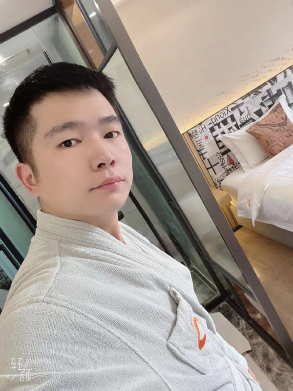 绿帽的第一张照片--昆明相亲服务中心