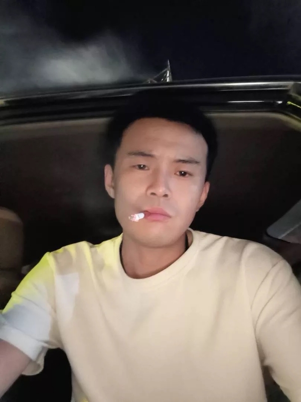 爱睡觉的土拨鼠的第一张照片--昆明相亲服务中心