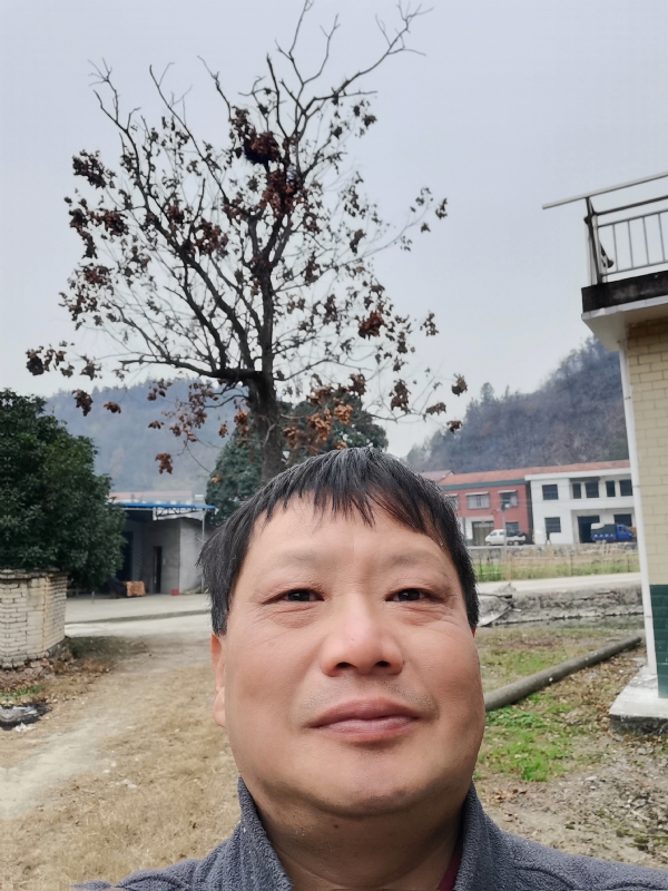 苏众青春冲浪的第二张照片--昆明相亲服务中心