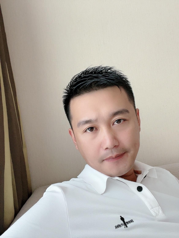 笑望人非的第一张照片--昆明相亲服务中心