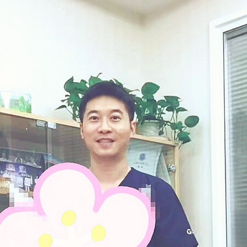 大手牵小手的第二张照片--昆明相亲服务中心