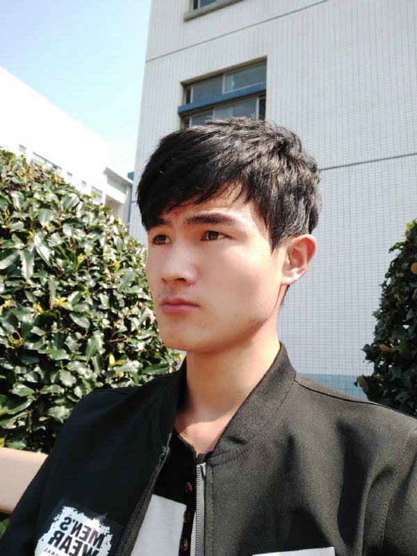 阳光男孩的第四张照片--昆明相亲服务中心