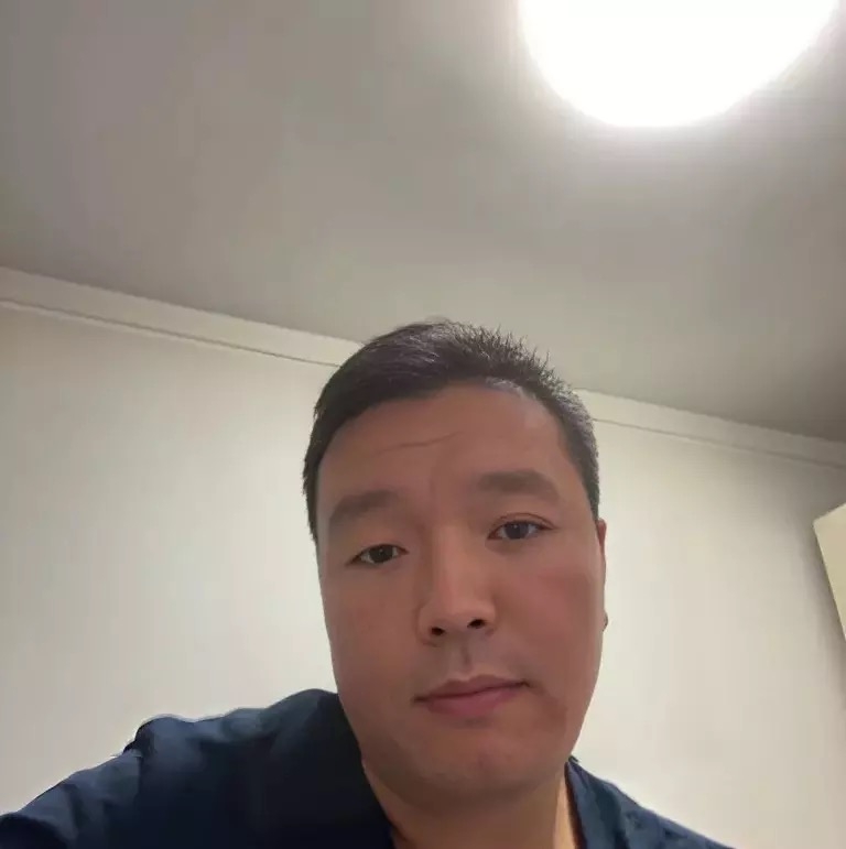 穿唐装的松鼠的第一张照片--昆明相亲服务中心