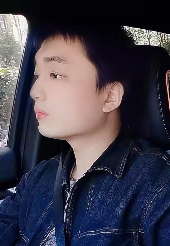 凉锦年的第一张照片--昆明相亲服务中心