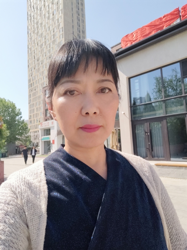 天山雪莲的第一张照片--昆明相亲服务中心