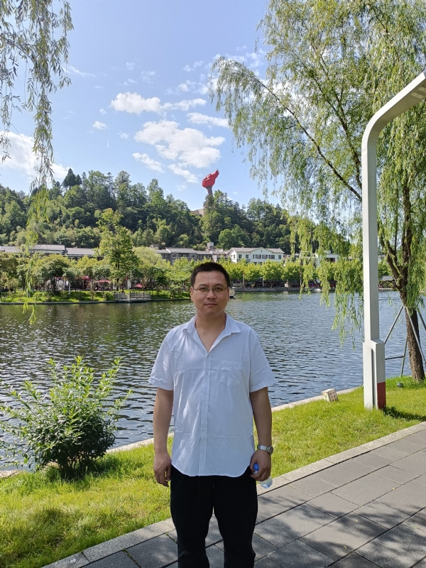 风雨相伴的第一张照片--昆明相亲服务中心