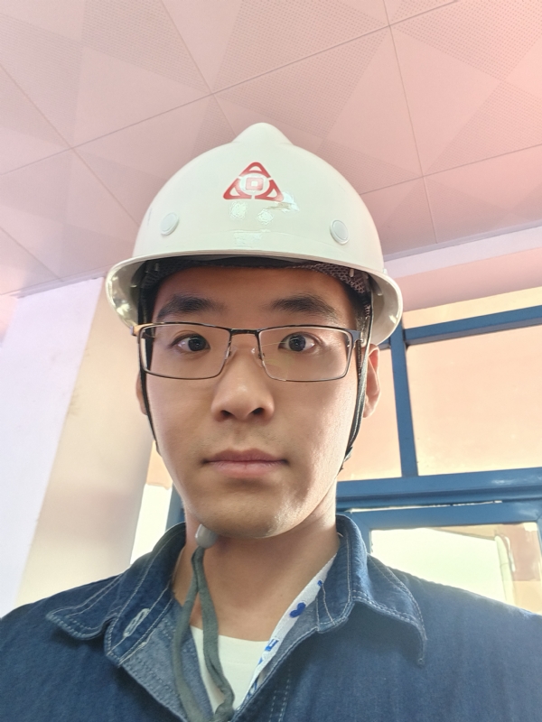 何鹏宇的第二张照片--昆明相亲服务中心