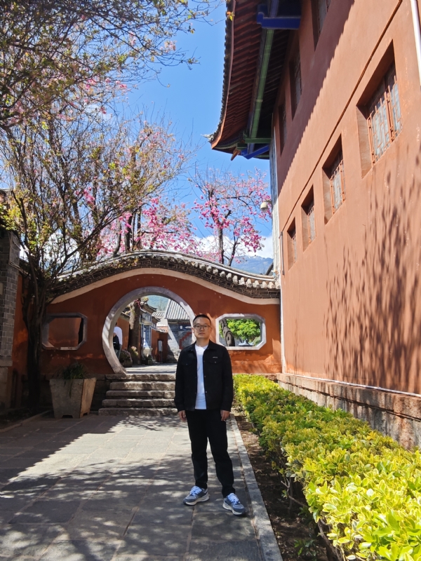 简单的第一张照片--昆明相亲服务中心