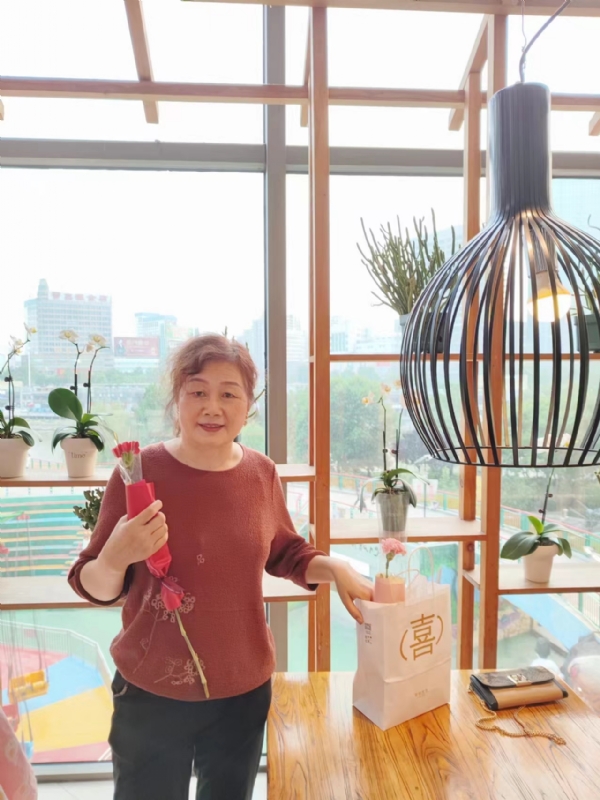 静香的第一张照片--昆明相亲服务中心