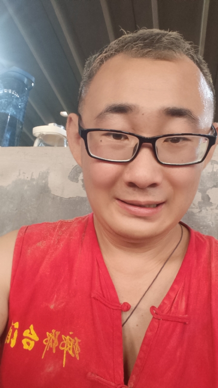 黑黑一笑的第二张照片--昆明相亲服务中心