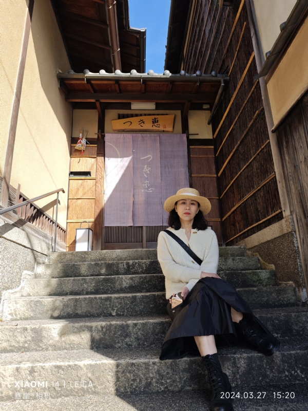 踱着方步的猫小姐的第一张照片--昆明相亲服务中心